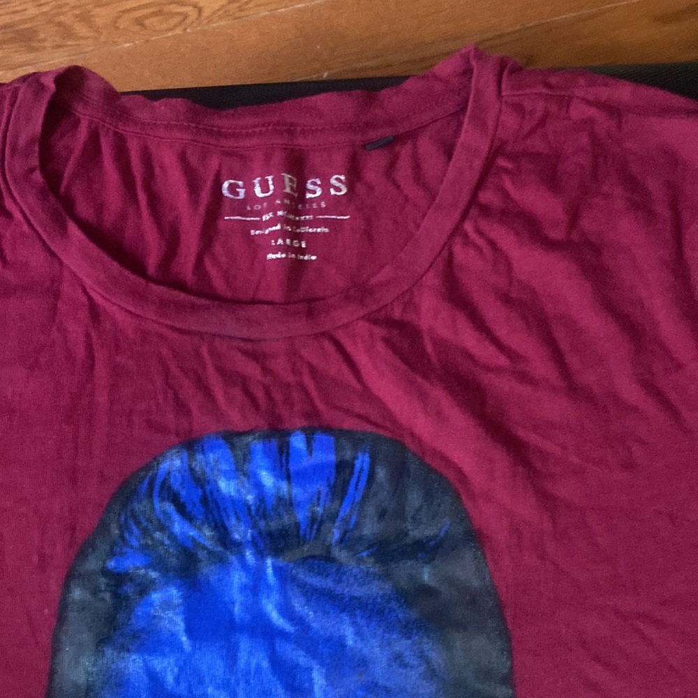 Guess purple Tshirt L - Picture 3 of 3